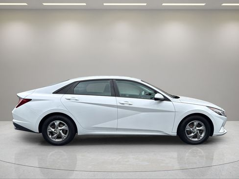 Used 2021 Hyundai Elantra SE FWD image 5