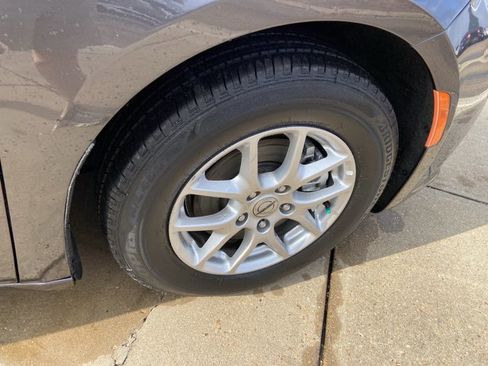 Used 2023 Chrysler Pacifica Touring-L image 31