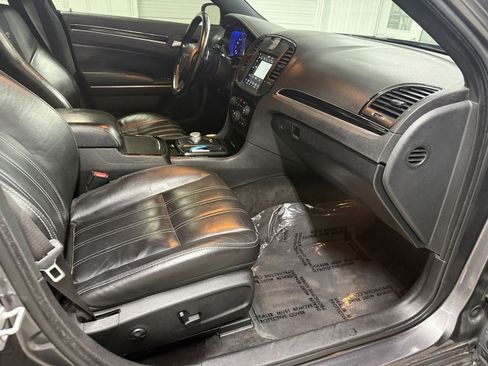 Used 2018 Chrysler 300 S w/ Safetytec Plus Group image 29