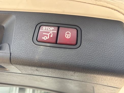 Used 2015 Mercedes-Benz GLK 350 2WD image 30