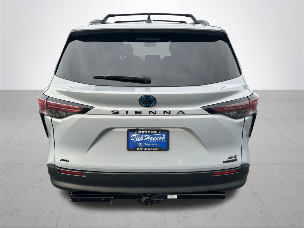 Used 2024 Toyota Sienna XLE Woodland Edition AWD/4WD image 8