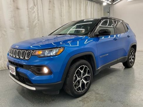 Used 2025 Jeep Compass Limited AWD/4WD image 4