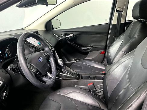 Used 2018 Ford Focus Titanium w/ Titanium Technology Package FWD image 13