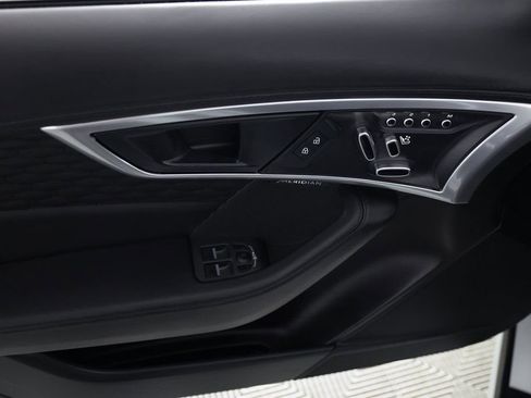 Used 2023 Jaguar F-TYPE R image 16