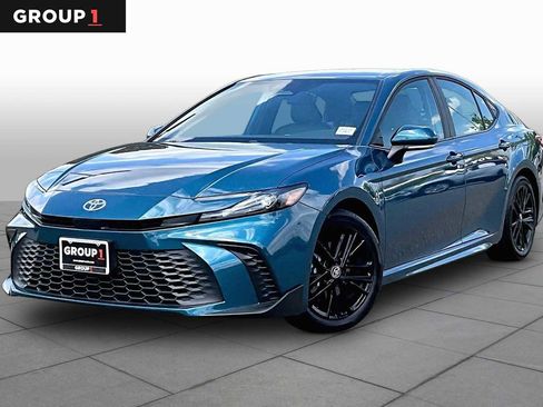 Used 2026 Toyota Camry SE FWD image 1