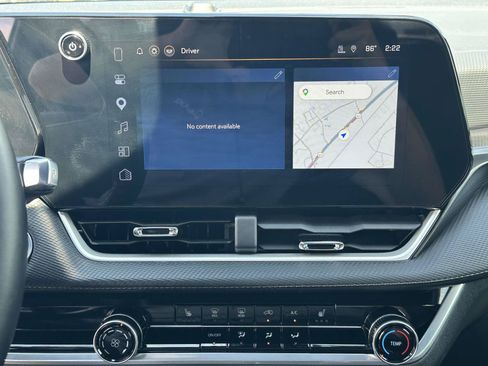 Used 2026 Chevrolet Equinox LT w/ Safety and Technology Package FWD image 9