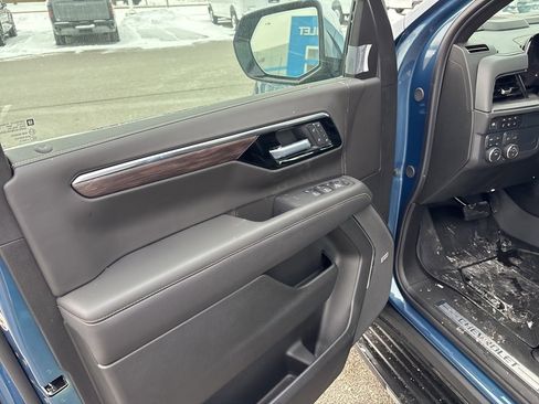 New 2025 Chevrolet Suburban Premier image 21