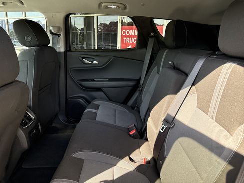 Used 2025 Chevrolet Blazer LT image 32