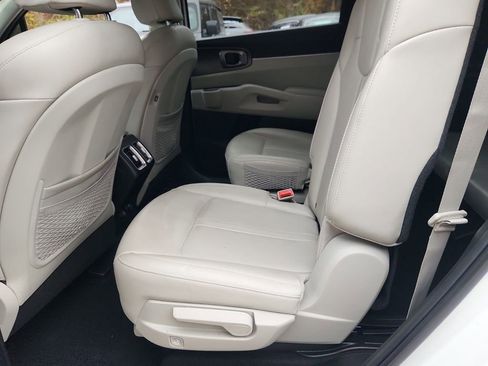 Used 2023 Kia Sorento EX image 13