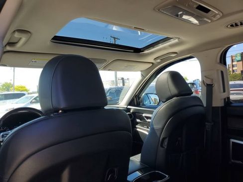 Used 2022 Kia Telluride EX w/ Towing Package AWD/4WD image 11