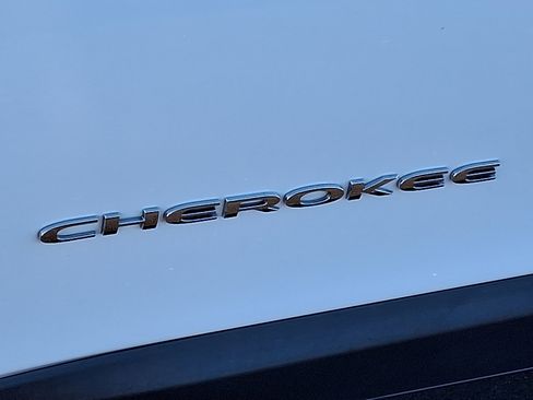 Used 2020 Jeep Cherokee Latitude Plus w/ Cold Weather Group image 31