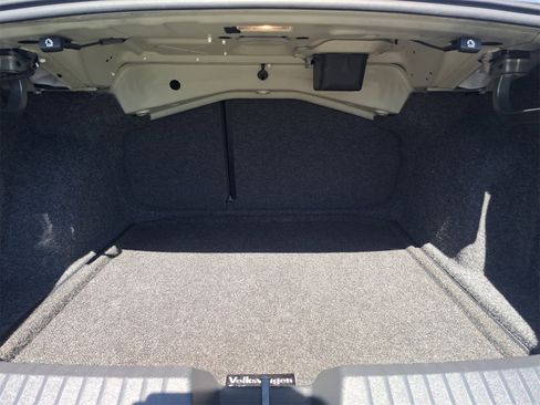 Used 2023 Volkswagen Jetta SE w/ Panoramic Sunroof Package image 12
