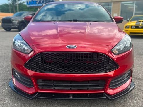 Used 2018 Ford Focus ST FWD image 2