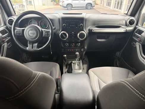 Used 2018 Jeep Wrangler Unlimited Sahara AWD/4WD image 15