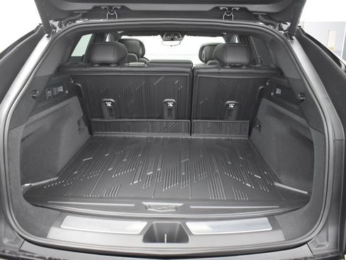 New 2026 Cadillac Lyriq Signature Sport w/ LPO, Floor Liner Package AWD/4WD image 29
