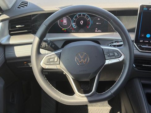 Certified 2026 Volkswagen Tiguan SE FWD image 13