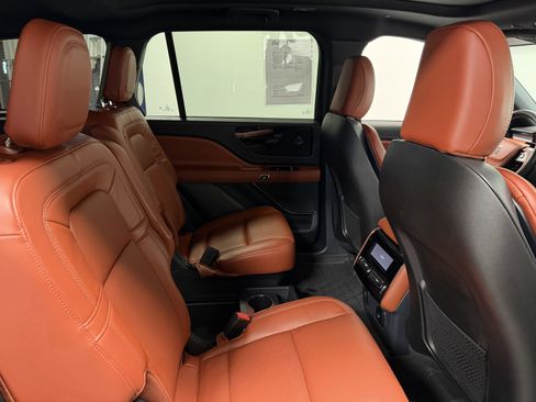 Used 2025 Lincoln Aviator Reserve w/ Illumination Package image 25