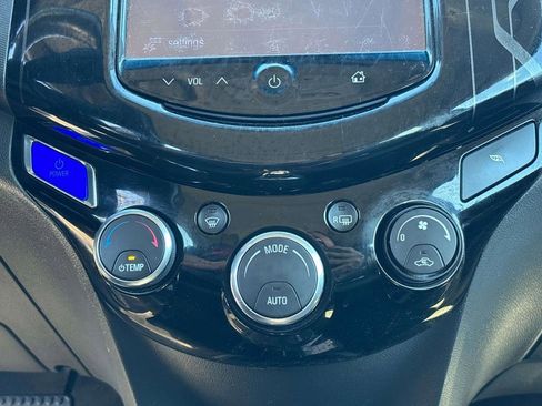 Used 2015 Chevrolet Spark LT image 21