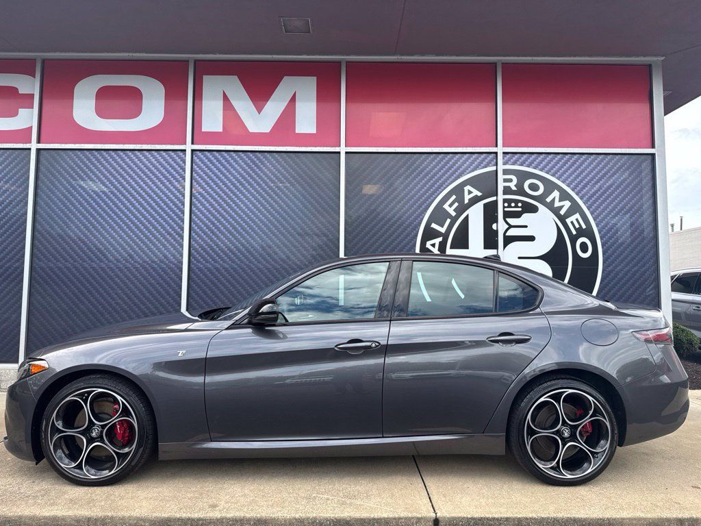 Used 2024 Alfa Romeo Giulia Ti w/ Active Assist Plus Package AWD/4WD image 15