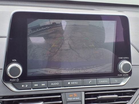 Used 2025 Nissan Altima 2.5 SV FWD image 11