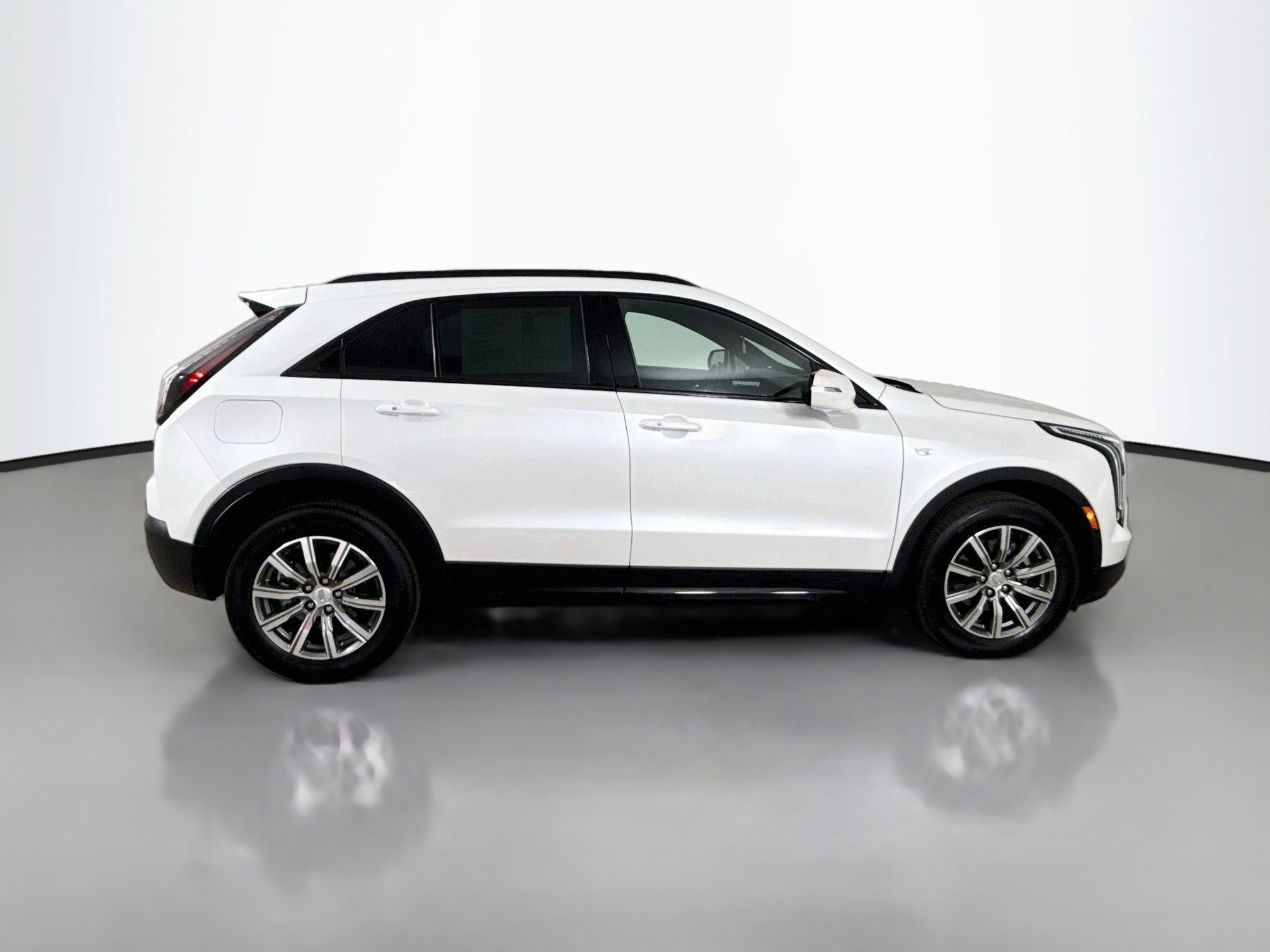 Certified 2023 Cadillac XT4 Sport w/ Sun And Sound Package AWD/4WD image 9