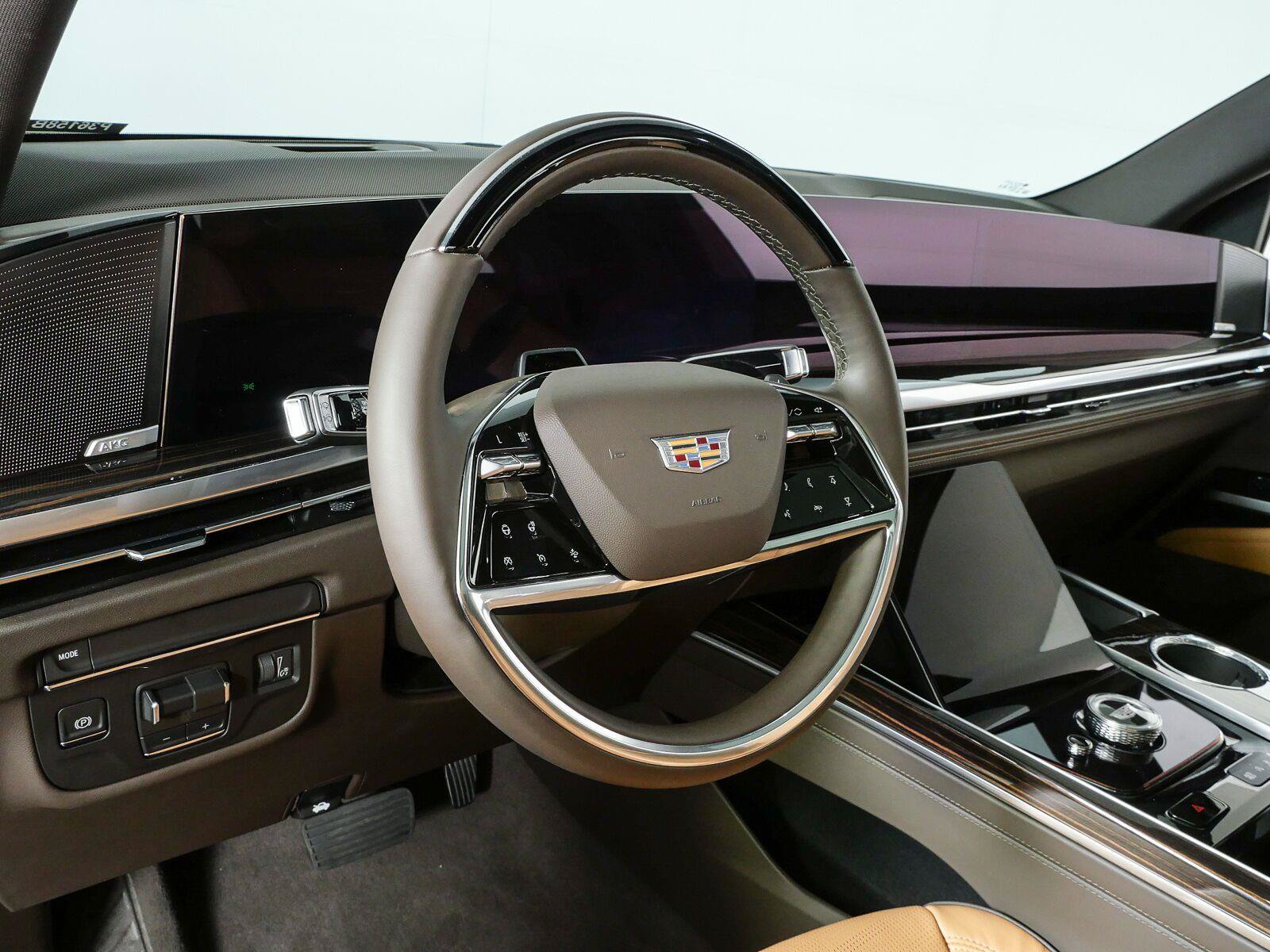 Used 2025 Cadillac Escalade Premium Luxury w/ LPO, Radiant Package RWD image 4