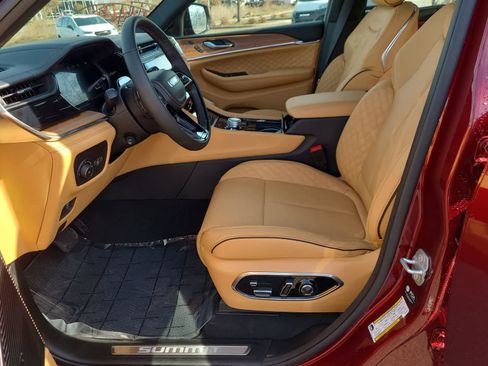 New 2026 Jeep Grand Cherokee Summit w/ Obsidian Package image 19