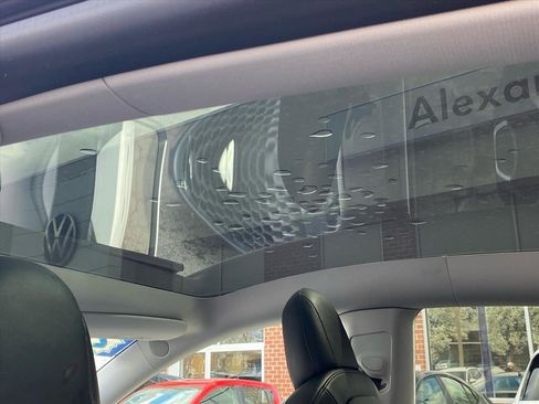 Used 2021 Tesla Model Y Long Range image 21