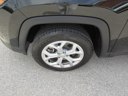 Used 2024 Jeep Compass Latitude AWD/4WD image 9