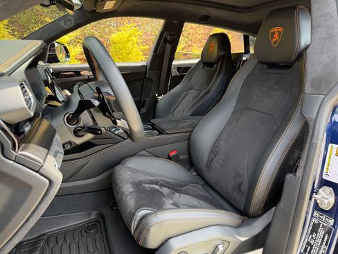 Used 2023 Lamborghini Urus S image 16