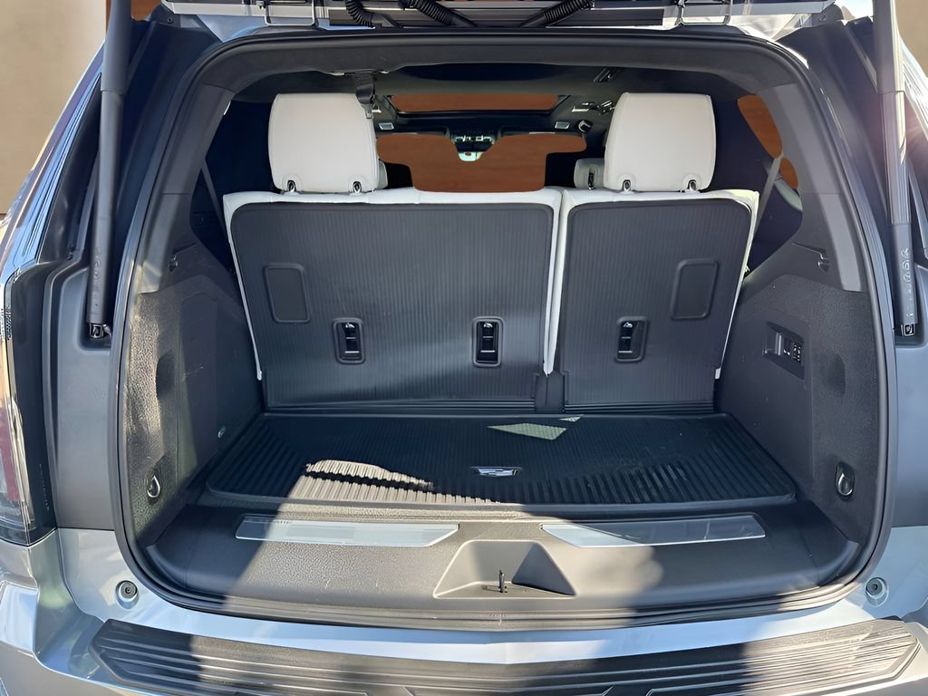 Certified 2026 Cadillac Escalade Platinum Sport w/ LPO, ONYX Package AWD/4WD image 9