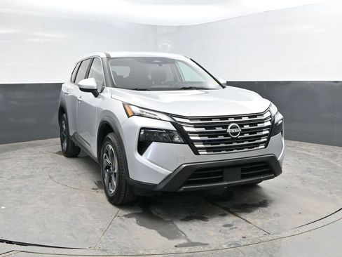 Used 2025 Nissan Rogue SV AWD/4WD image 4