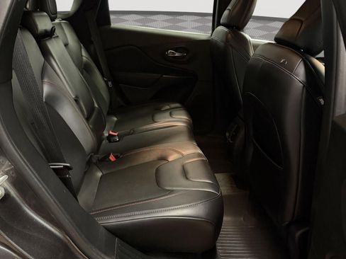 Used 2020 Jeep Cherokee Trailhawk w/ Cold Weather Group image 13