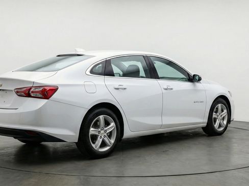 Used 2024 Chevrolet Malibu LT image 9