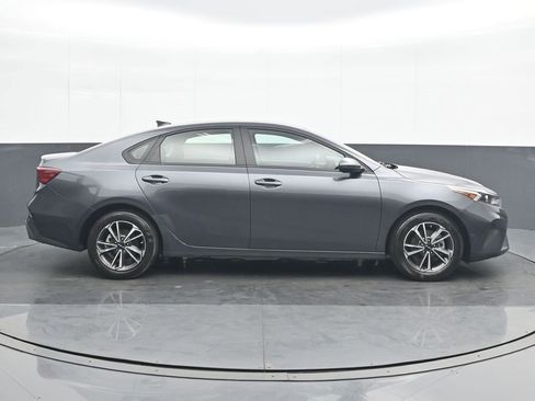 Used 2024 Kia Forte LXS image 7