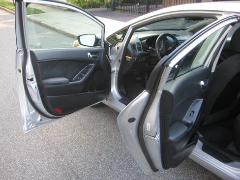 Used 2014 Kia Forte LX FWD image 9