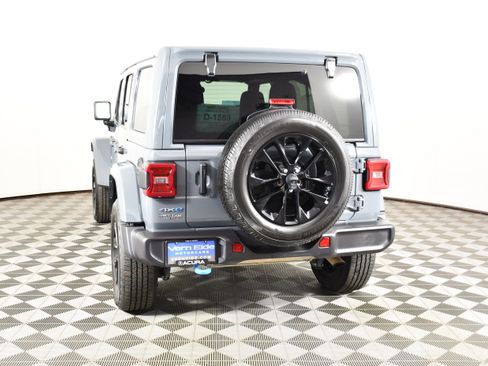 Used 2024 Jeep Wrangler Unlimited Sahara AWD/4WD image 7