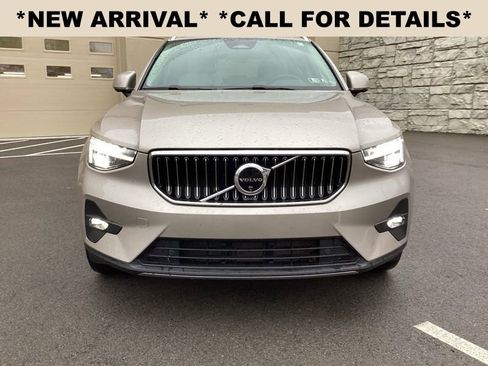 Used 2024 Volvo XC40 B5 Plus w/ Climate Package AWD/4WD image 2