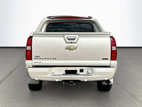 Used 2011 Chevrolet Avalanche LTZ AWD/4WD image 30