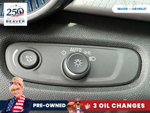 Used 2025 Chevrolet Trax LT FWD image 36