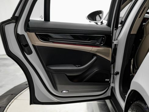 Used 2025 Porsche Panamera w/ Premium Package image 81