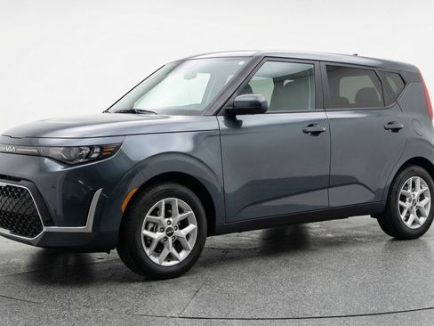 Used 2025 Kia Soul LX w/ LX Technology Package FWD image 3