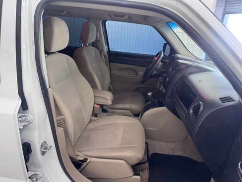 Used 2015 Jeep Patriot Sport image 10