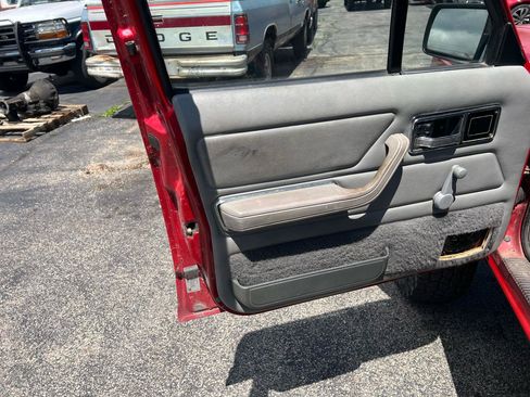 Used 1988 Jeep Comanche Pioneer AWD/4WD image 10