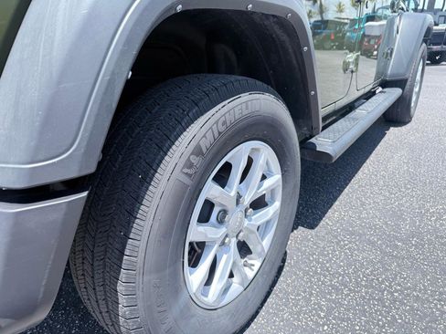 Used 2023 Jeep Wrangler Unlimited Sport w/ Sun And Sound Package AWD/4WD image 8