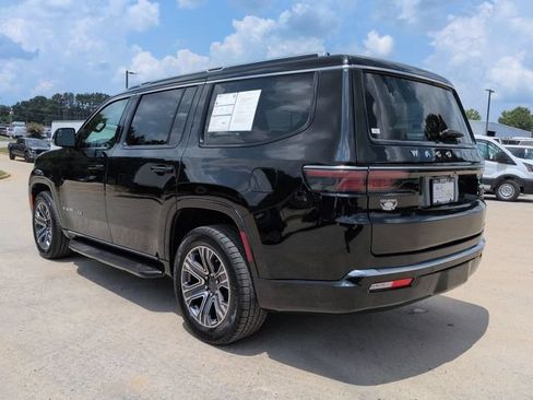 Used 2024 Jeep Wagoneer Series II w/ Flexible Seating Group RWD image 7