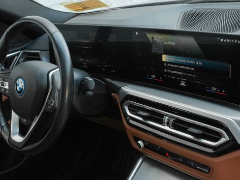 Used 2023 BMW i4 eDrive35 RWD image 11