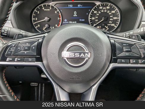 Used 2025 Nissan Altima 2.5 SR FWD image 12