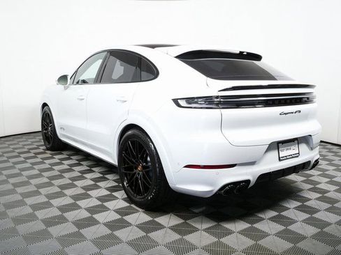 New 2026 Porsche Cayenne GTS image 3