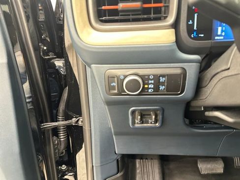 Used 2025 Ford Maverick Lariat w/ 4K Tow Package image 28